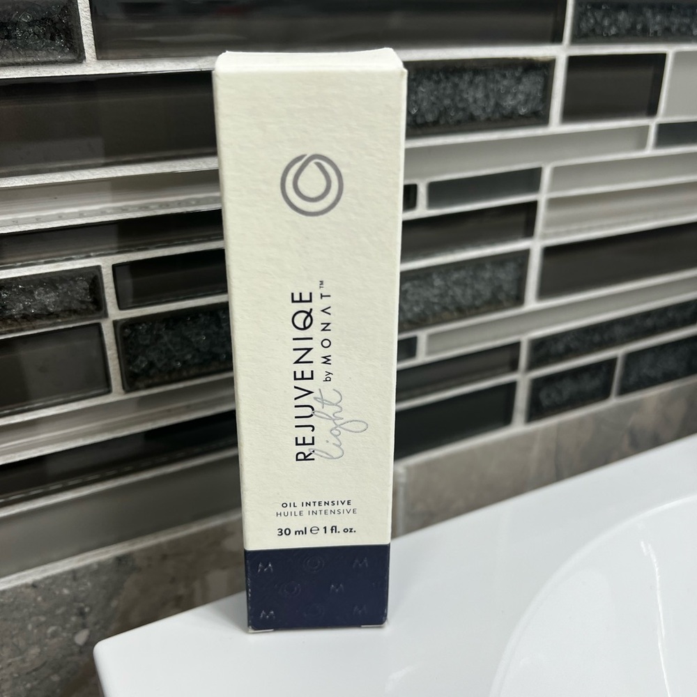Monat Rejuveniqe Light Oil Intensive - White and Blue